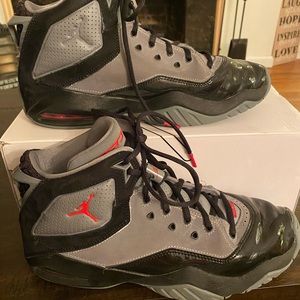 Jordan Mens B'Loyal Shoes Grey/Black/Red Size 9